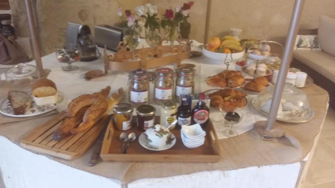 ブレ Le Manoir Des Roches Bed & Breakfast エクステリア 写真