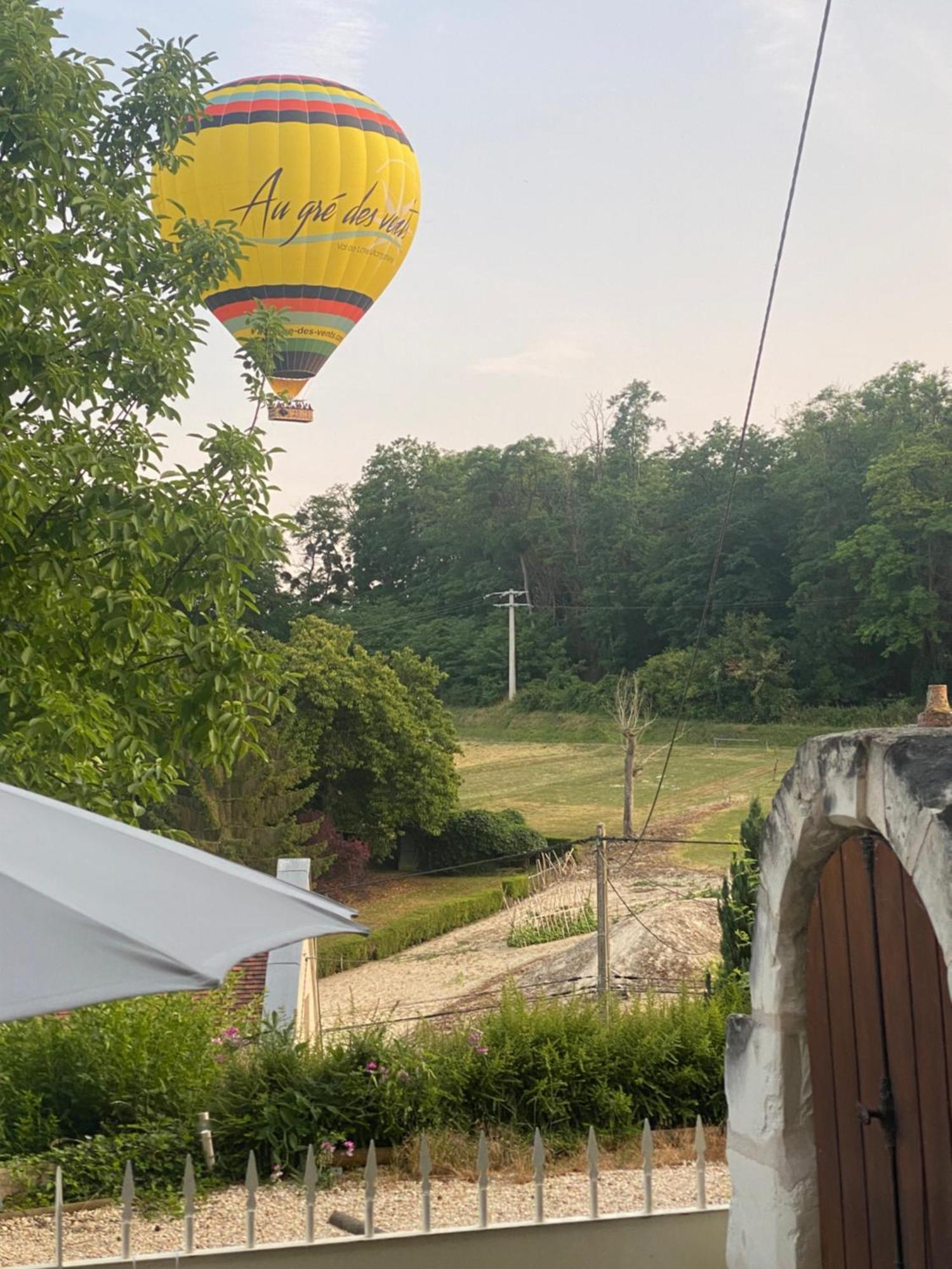 ブレ Le Manoir Des Roches Bed & Breakfast エクステリア 写真