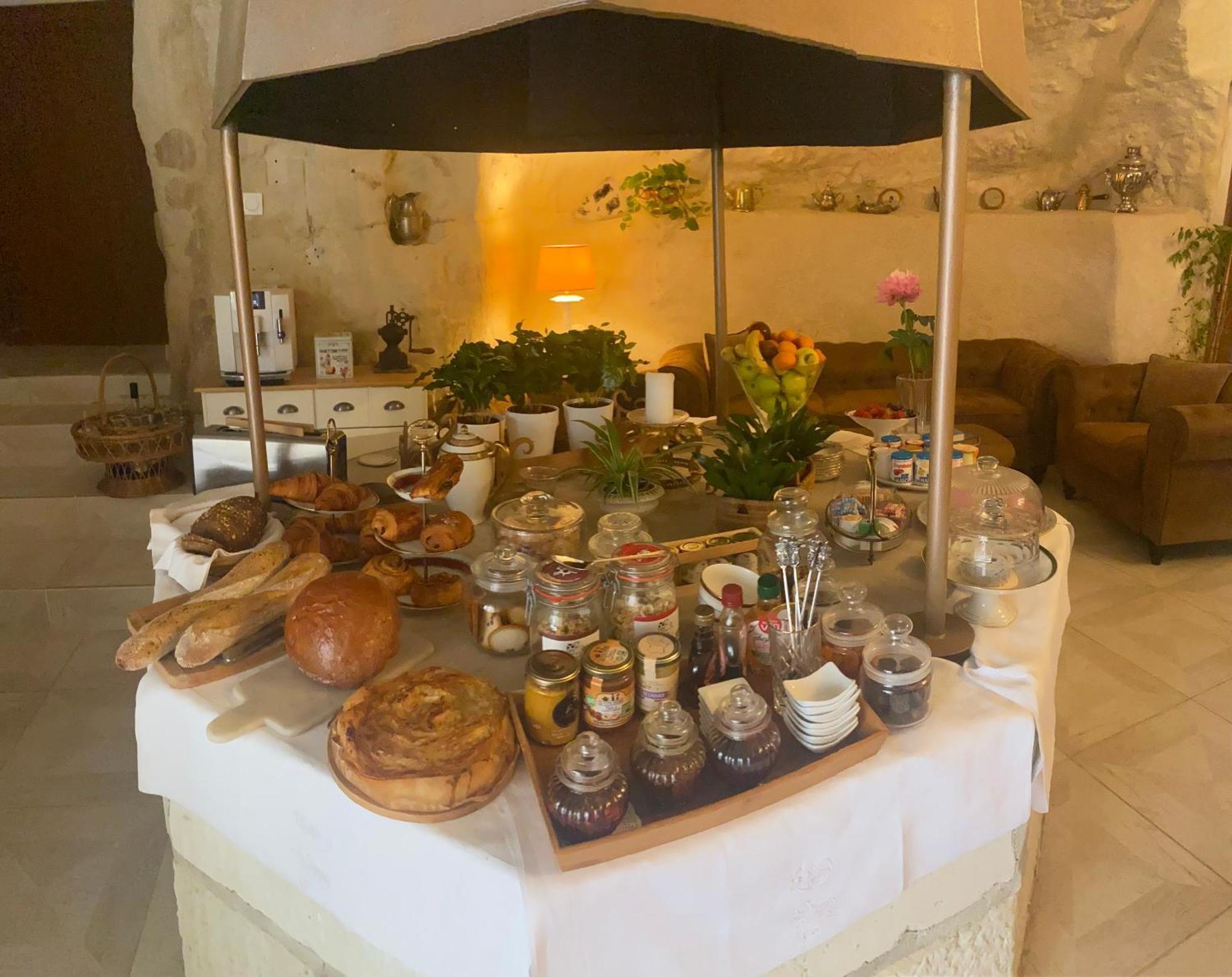 ブレ Le Manoir Des Roches Bed & Breakfast エクステリア 写真